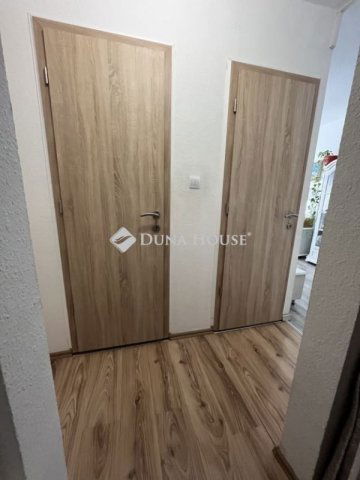 Eladó panellakás, Veszprémben 64 M Ft, 3+1 szobás