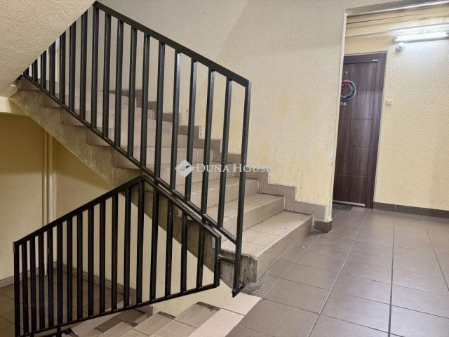 Eladó panellakás, Budapesten, III. kerületben 64.99 M Ft