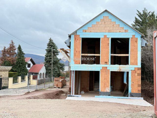 Eladó ikerház, Pécsett 159.9 M Ft, 4 szobás