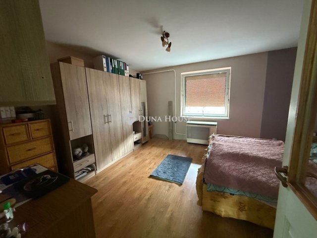 Eladó családi ház, Pécsett 50.5 M Ft, 2 szobás