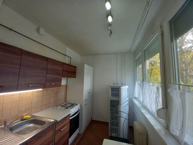 Kiadó panellakás, albérlet, Pécsett, Dóra utcában, 2 szobás