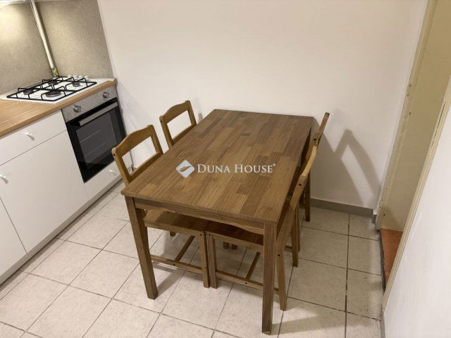 Kiadó téglalakás, albérlet, Pécsett, Aradi Vértanúk útján