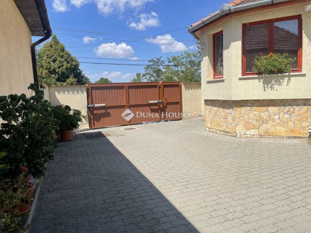 Eladó üzlethelyiség, Ceglédbercelen 69.9 M Ft, 5 szobás