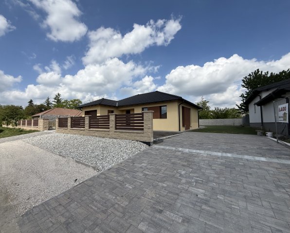 Eladó családi ház, Győrött 134.99 M Ft, 5+1 szobás