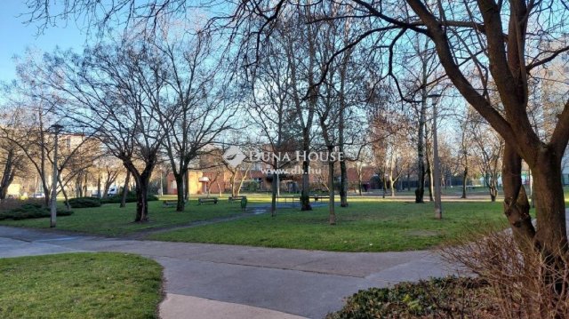 Eladó téglalakás, Budapesten, XV. kerületben 69.5 M Ft, 2 szobás