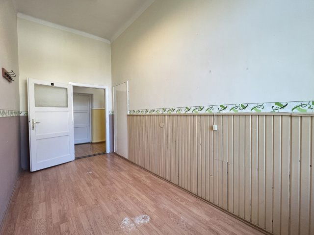 Kiadó iroda, Kaposváron, Fő utcában 26 E Ft / hó