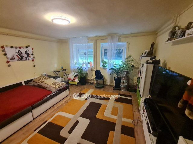 Eladó családi ház, Pécsett 93 M Ft, 4 szobás