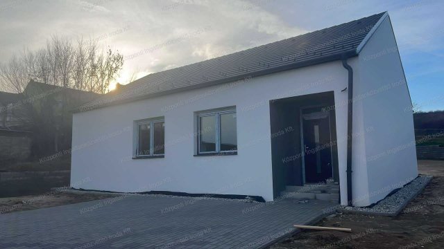 Eladó családi ház, Tatabányán 120 M Ft, 3 szobás