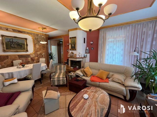 Eladó családi ház, Debrecenben 240 M Ft, 5 szobás