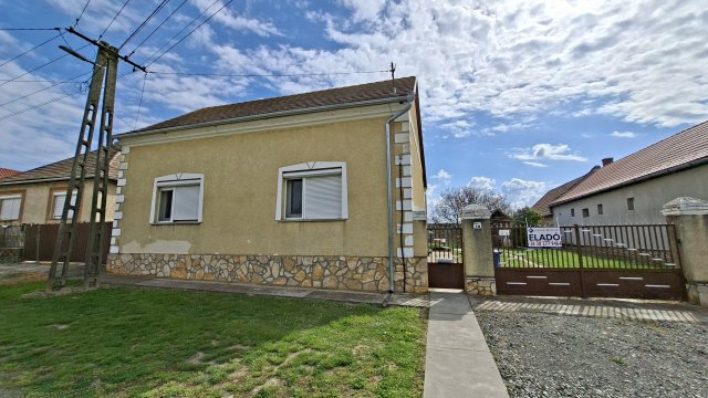 Eladó családi ház, Döbröközön 22.9 M Ft, 3+1 szobás