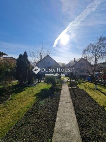 Eladó családi ház, Százhalombattán 137 M Ft, 5 szobás