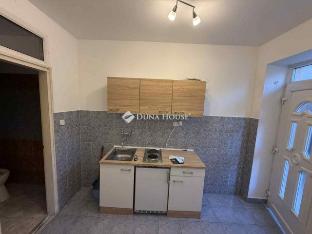 Eladó téglalakás, Mosonmagyaróváron 21.99 M Ft, 1 szobás