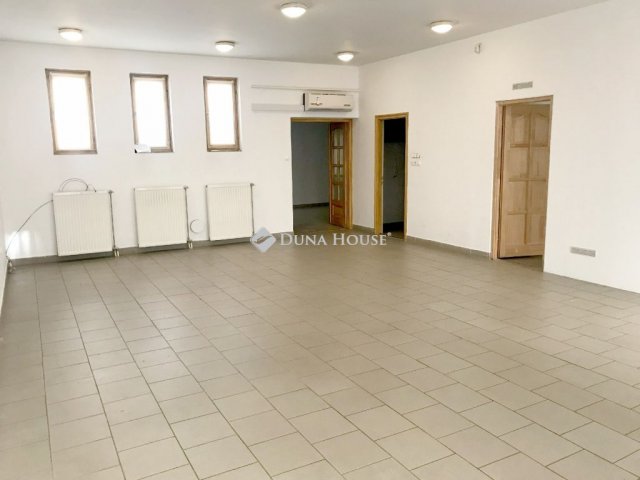 Eladó üzlethelyiség, Kecskeméten 89 M Ft, 2 szobás