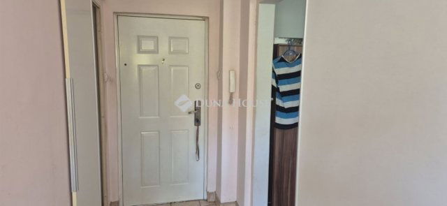 Eladó panellakás, Szegeden 35.9 M Ft, 1 szobás