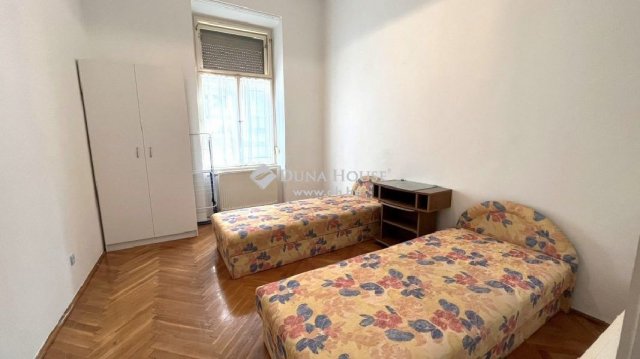 Eladó téglalakás, Szombathelyen 69 M Ft, 4 szobás