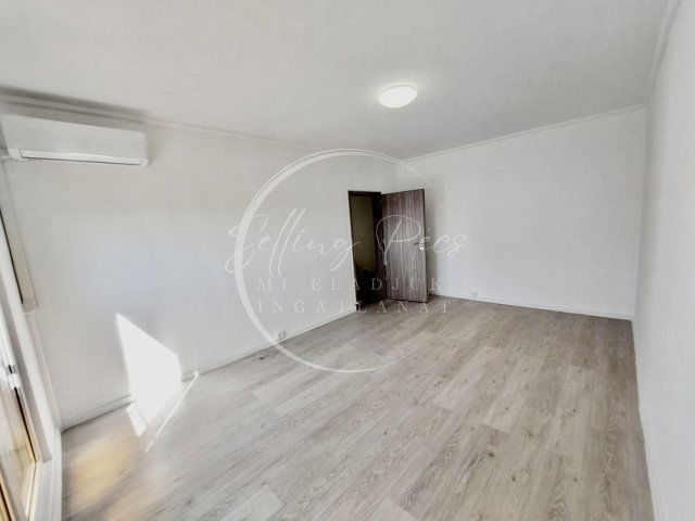 Eladó panellakás, Pécsett, József Attila utcában 47.9 M Ft