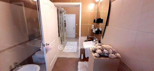 Eladó családi ház, Diósdon 350 M Ft, 4 szobás