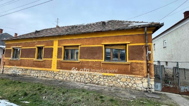 Eladó családi ház, Pápán 34.9 M Ft, 2+1 szobás