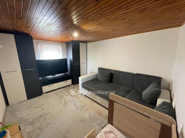 Eladó családi ház, Tápiószelén 34.9 M Ft, 1 szobás