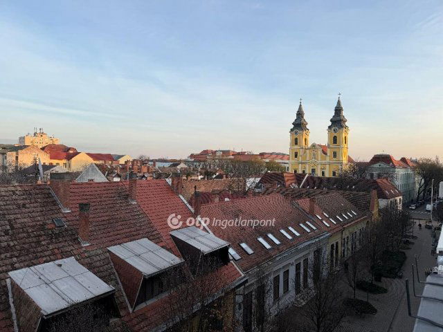 Eladó téglalakás, Debrecenben 74.9 M Ft, 2 szobás