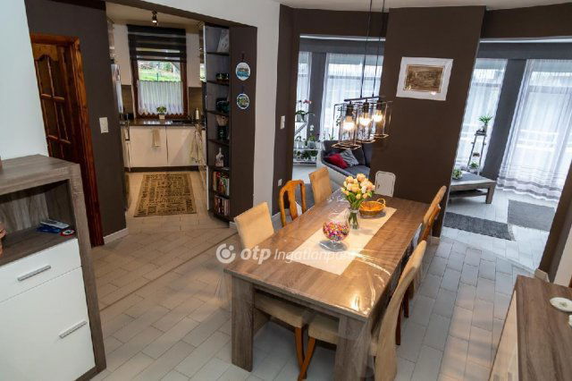 Eladó családi ház, Báron 89.5 M Ft, 4+1 szobás