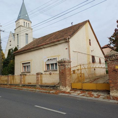 Eladó családi ház, Pécsett, Bethlen Gábor utcában 44.9 M Ft