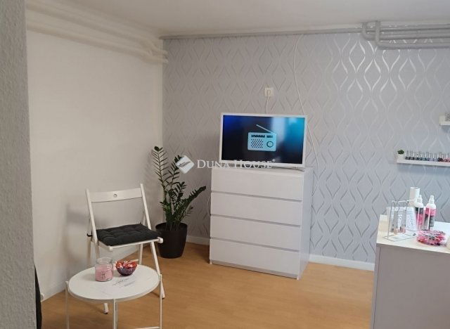 Eladó családi ház, Szentmártonkátán 77 M Ft, 6 szobás