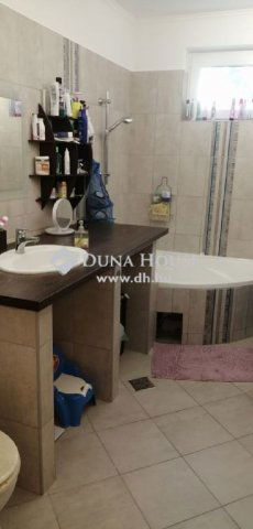 Eladó családi ház, Kisbéren 78.5 M Ft, 5 szobás