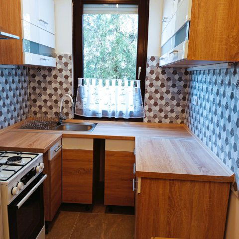 Kiadó téglalakás, albérlet, Szolnokon 150 E Ft / hó, 1 szobás