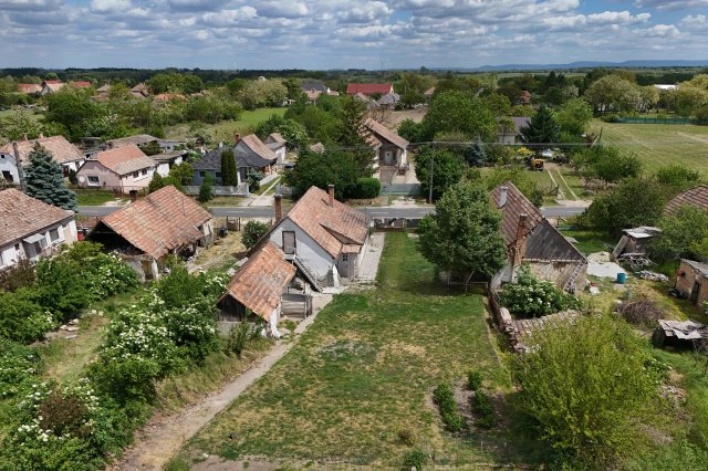 Eladó családi ház, Csépen 13.5 M Ft, 3 szobás