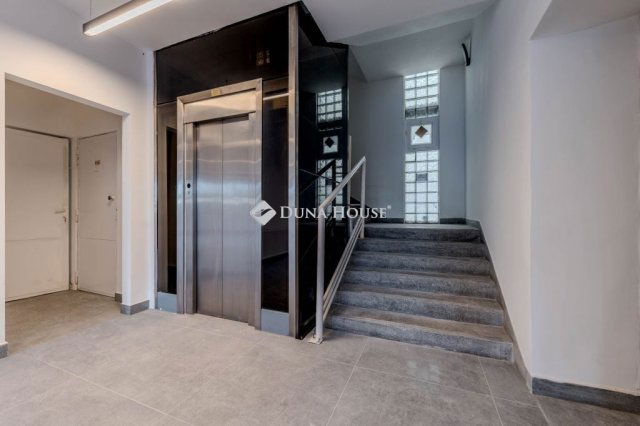 Eladó téglalakás, Budapesten, VI. kerületben 128.28 M Ft