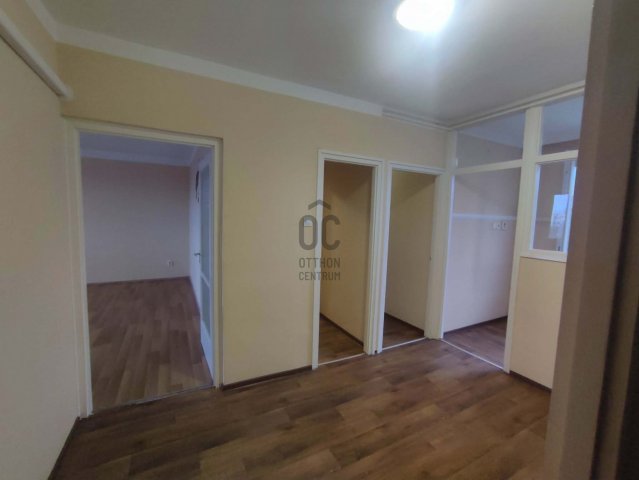 Eladó téglalakás, Hajdúböszörményen 54 M Ft, 3 szobás