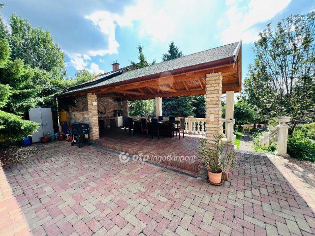 Eladó családi ház, Budapesten, XVI. kerületben 236 M Ft