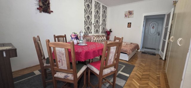 Eladó panellakás, Dunaújvárosban 32 M Ft, 2 szobás