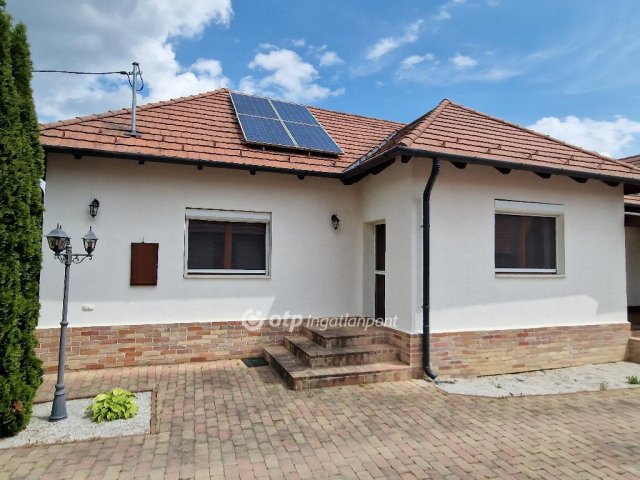 Eladó családi ház, Meszesen 80.8 M Ft, 4 szobás