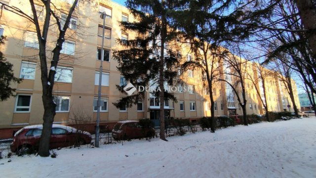 Eladó téglalakás, Győrött, Bartók Béla úton 49.99 M Ft