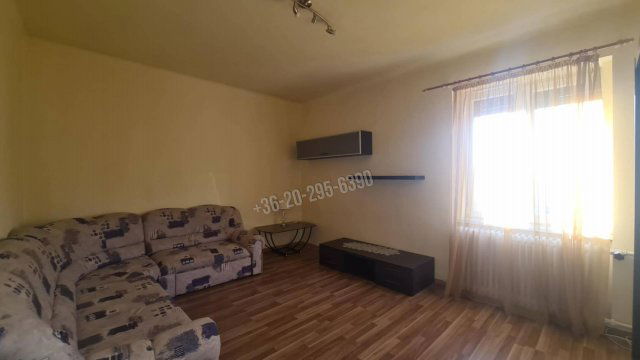 Eladó téglalakás, Dunaújvárosban 39.5 M Ft, 2 szobás