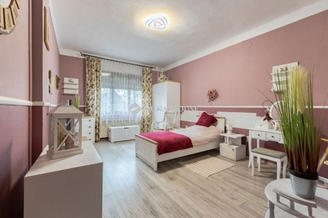 Eladó családi ház, Budapesten, XVIII. kerületben 124.9 M Ft