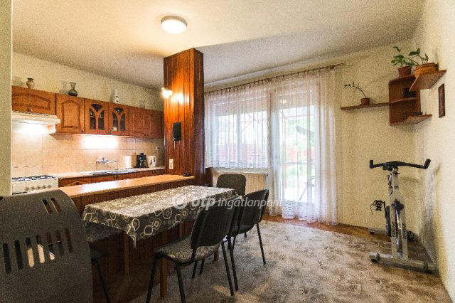 Eladó téglalakás, Kunszentmártonban 33.9 M Ft, 1+2 szobás