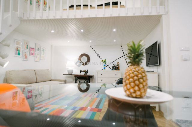 Eladó téglalakás, V. kerületben, Petőfi Sándor utcában