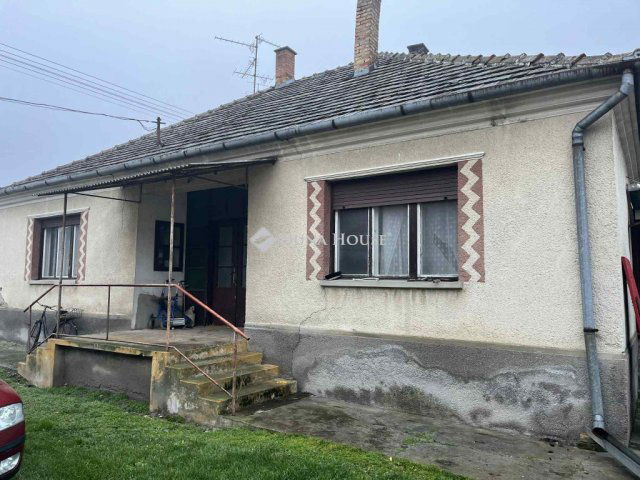 Eladó családi ház, Püskin 18 M Ft, 3 szobás