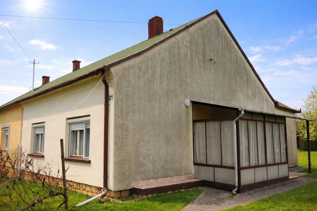 Eladó családi ház, Nyirádon 28 M Ft, 2 szobás