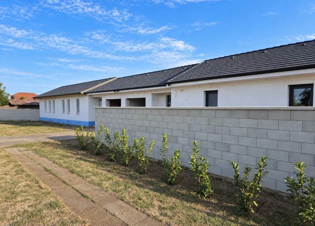 Eladó ikerház, Nyíregyházán 79 M Ft, 3 szobás