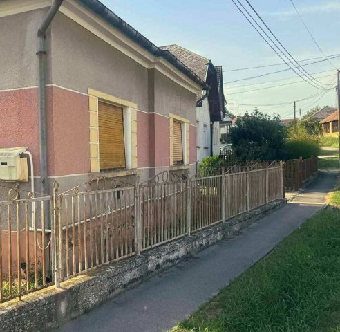 Eladó családi ház, Magyarszentmiklóson 26.9 M Ft, 2+1 szobás