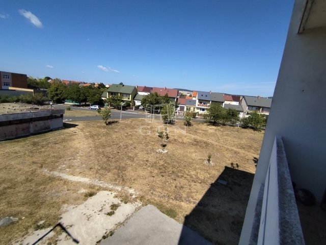 Eladó téglalakás, Várpalotán 40.49 M Ft, 2 szobás