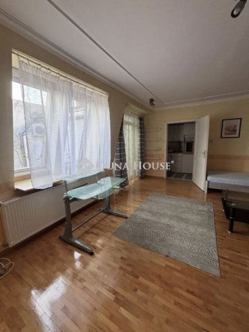 Kiadó téglalakás, albérlet, Pécsett 150 E Ft / hó, 1 szobás