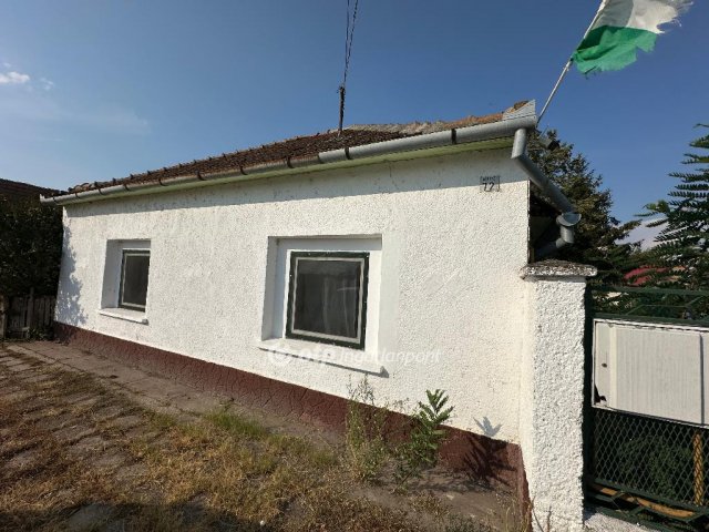 Eladó családi ház, Homokmégyen 9.9 M Ft, 2+3 szobás