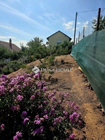 Eladó családi ház, Pécsett 32.3 M Ft, 2 szobás
