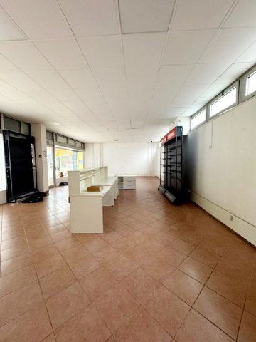 Kiadó üzlethelyiség, Szegeden, Jókai utcában 300 E Ft / hó