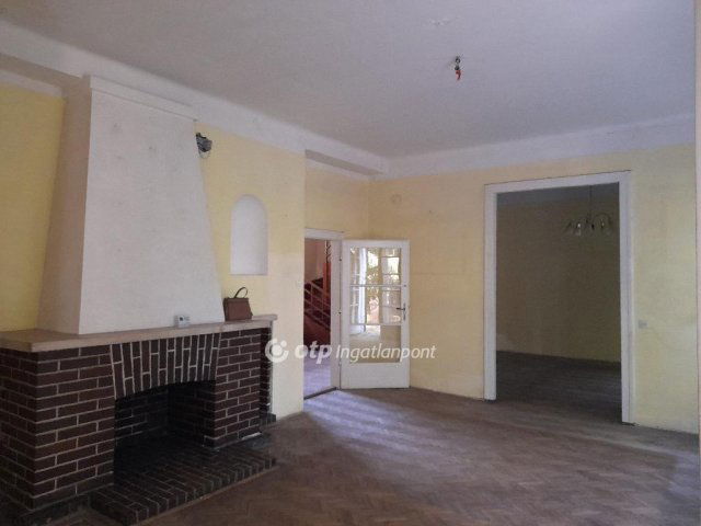 Eladó családi ház, Szegeden 150 M Ft, 8 szobás
